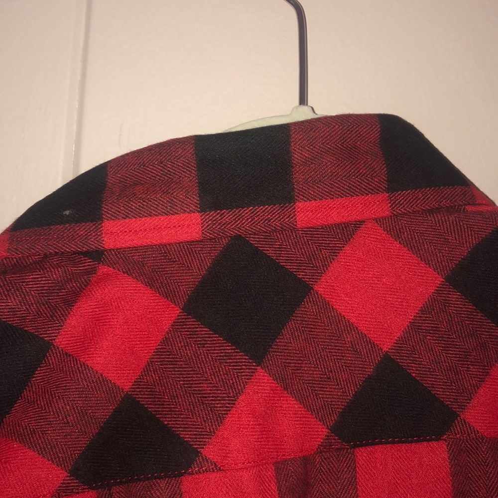🌺4/$20 or 5/$25🌺Red & Black Plaid Flannel Long Sleeve - Picture 7 of 8